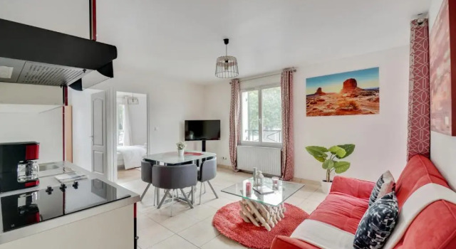 Chic apart with parking near Paris
