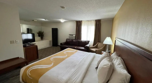 Люкс Quality Inn Mitchell I-90