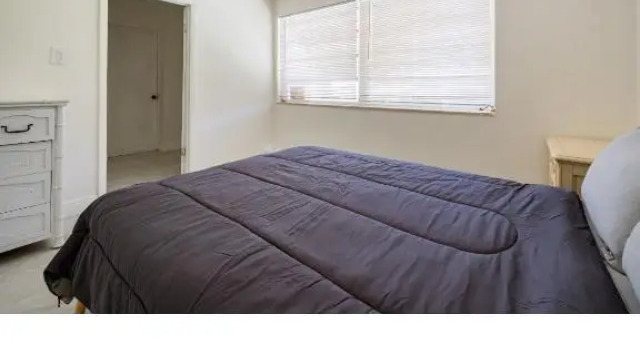 Коттедж Spacious 4 bdr 2 bath home 10min to the beach Aventura mall