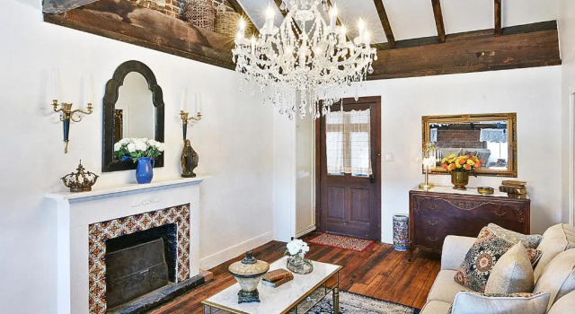 Апартаменты French Quarter Mansion