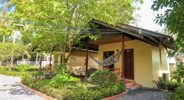 Бунгало Deluxe Isara Lanta Beach Resort