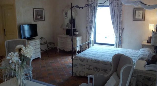 Полулюкс Hotel du Poète
