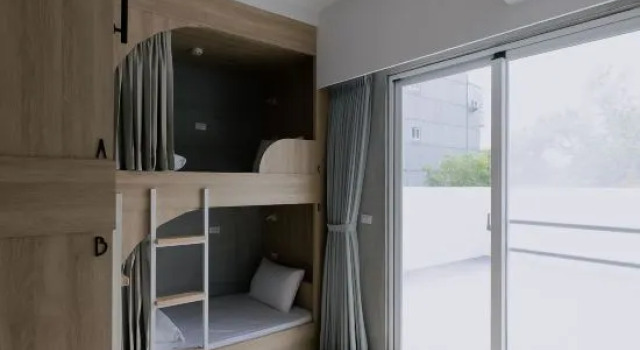 Seng i sovesal (sovesal til mænd) terumahouse