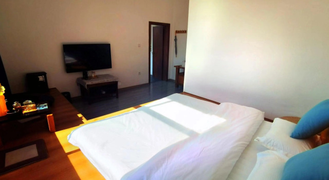 Tujia folk houses, Book Hotel Zhangjiajie Hunan