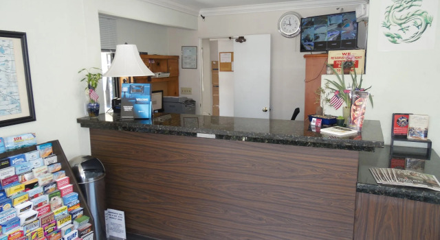 Hi-Way Host Motel