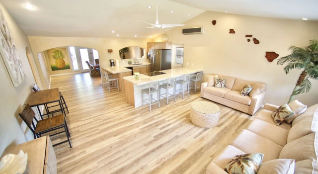 Коттедж с 4 комнатами Maui Meadows Guest House