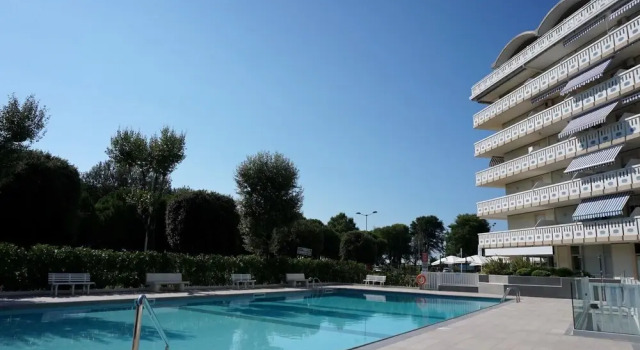 Perfect Located Residence Near the Beach With Pool, Забронировать Отель Каорле Линьяно-Ривьера