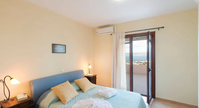 Villa with Private Pool & Souda Bay View in Very Nice Village near Chania, Забронировать Вилла Плака Апокоронас