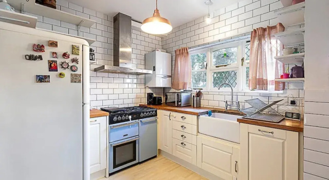 Коттедж Stylish Spacious 3-bed Home in Vibrant Bow
