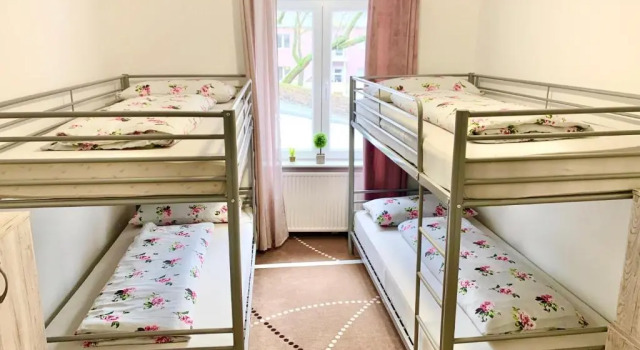 Кровать в общем номере New Hostel Berlin Mitte FREE SNACK hot tea and coffee