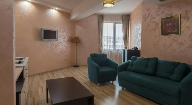 Полулюкс Hotel Kardjali