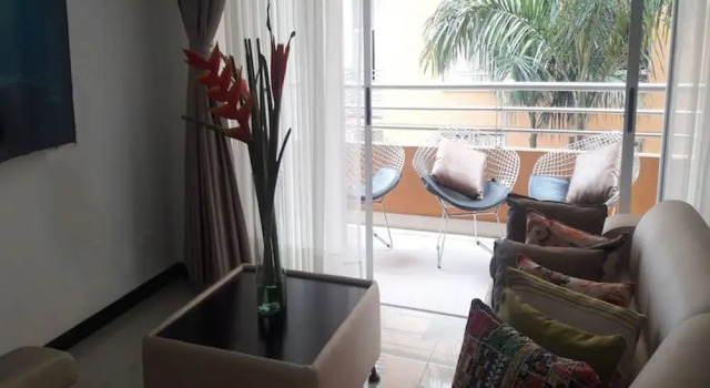 Spacious Apartment In The North Cali