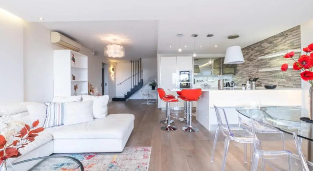 SERRENDY PENTHOUSE STYLE HOUSE Swimming pool and absolute calm!, Rezervasyon Otel Mimosa Road otoparklı oteller, Otopark