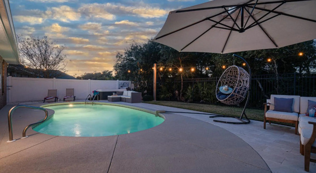 Pet friendly! Modern beach house with private heated pool-7 min walk to private beach access