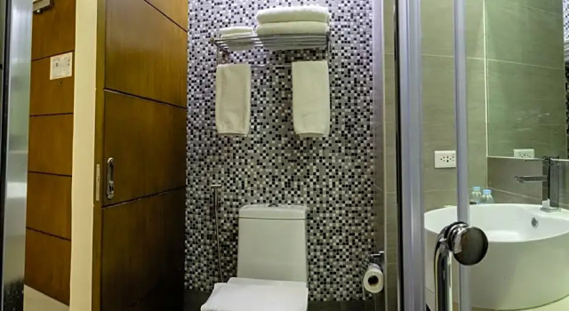 Полулюкс One Central Hotel & Suites