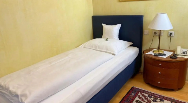 Номер Standard Pension Christina