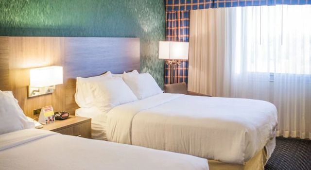 Четырёхместный номер Standard Holiday Inn Des Moines-Downtown-Mercy Campus by IHG