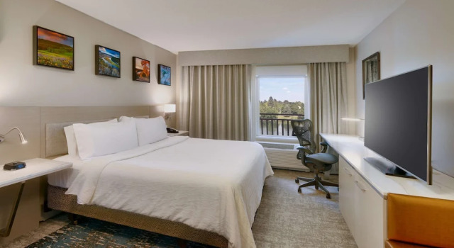Номер Standard с балконом и с видом на реку Hilton Garden Inn Idaho Falls