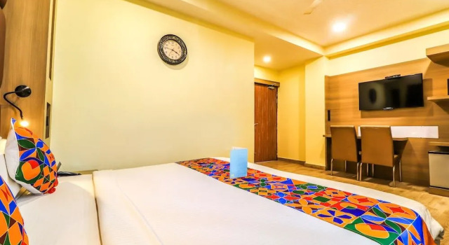 Fabhotel G S Inn, Забронировать Отель Отели Гомти Нагара с парковкой, Парковка