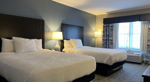 Четырёхместный номер Deluxe Spark By Hilton Freeport