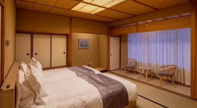 Кровать в общем номере Hotel Wakamizu