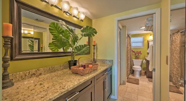 Relaxing Waterfront 2-story Retreat w/ Pool Access, Забронировать Апартаменты/квартира Нейплс Southwest Florida, рядом с Улица Third Street South