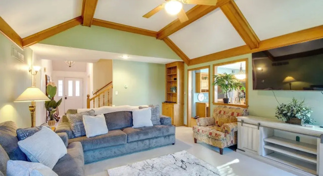 Overland Park Family Home w/ Game Room & Backyard!, Reserva ahora Hotel Overland Park Kansas