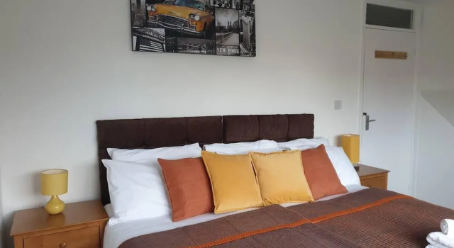 Immaculate 2-bed House in Dartford, Book Hotel Dartford Kent