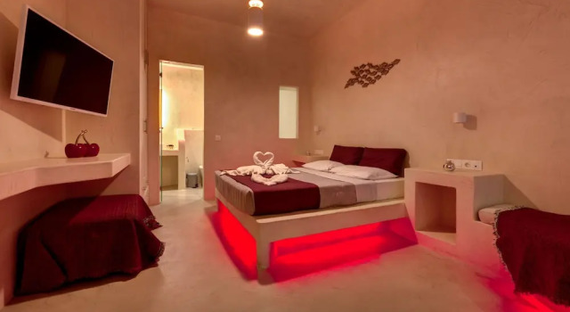 The Muse Of Santorini - Jacuzzi Suites, Забронировать Отель Отели Мессария 3 звезды, 3*