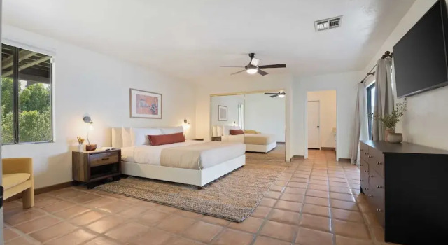 Sleeps 20! Architectural Mansion w/ Pool, Indoor Tennis Court, Game Room Starlight Estate by Avantstay, Забронировать Дом для отпуска Виллы Coachella Valley, Вилла