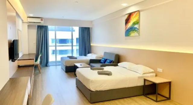 Люкс с балконом Deco Home @ Aru Suites