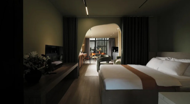 Люкс Luxury PIN Nguyen Cu Trinh