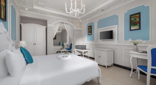 Четырёхместный семейный номер Standard с балконом и с видом на сад Hoi An Garden Palace and Spa - A Boutique Inspired by Nature