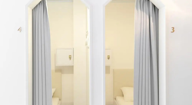 Кровать в общем номере с балконом Casa Blanca Guesthouse