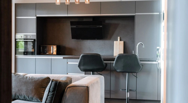 Stylish 1BR Apt w Balc Cloche dOr