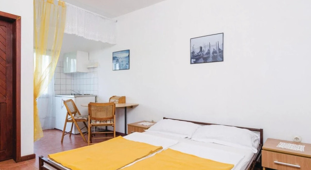 Nice Home in Sreser With Wifi and 3 Bedrooms, Забронировать Отель Отели Срезер с бассейном, Бассейн