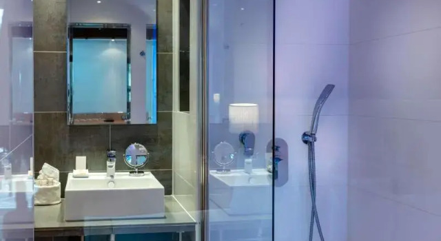 Двухместный номер Standard с балконом Best Western Plus Le Lavarin Avignon
