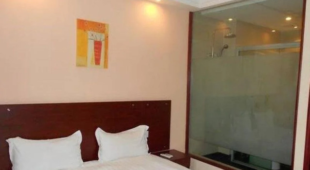 Ningbo Qingqishi Holiday Hotel, Забронировать Отель Отели Нинбо с парковкой, рядом с Zhoumeng North Road Station, Парковка