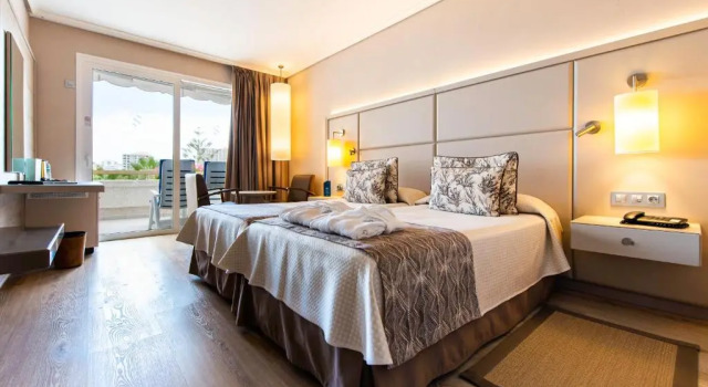 Двухместный номер с видом на бассейн Spring Arona Gran Hotel