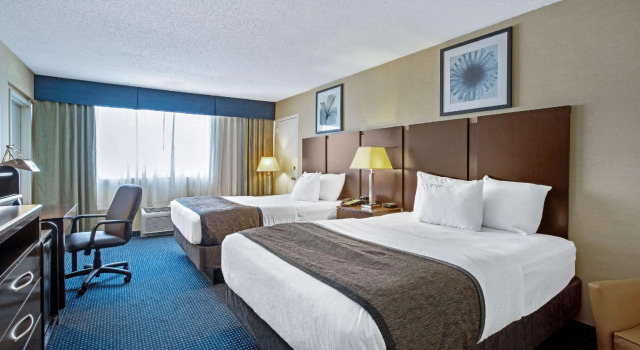 Четырёхместный номер Standard Hampton Inn Manchester Downtown