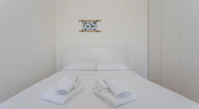 Skyline view Biancamano 1 bdr with balcony by Rentopolis, Book Hotel Milan Lombardy