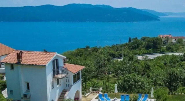 Апартаменты Charming Brsec Apartment With Shared Pool