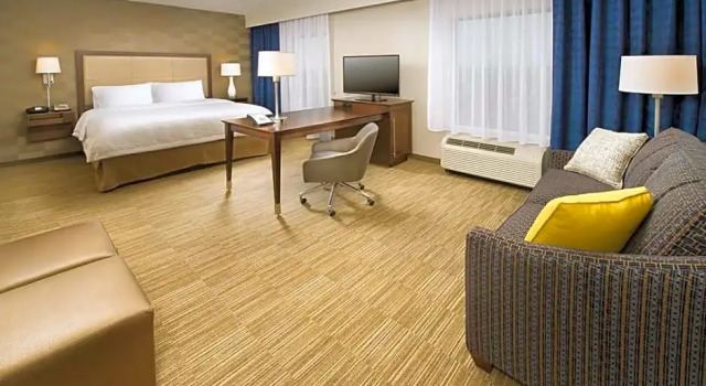 Люкс Hampton Inn & Suites Baltimore/Woodlawn