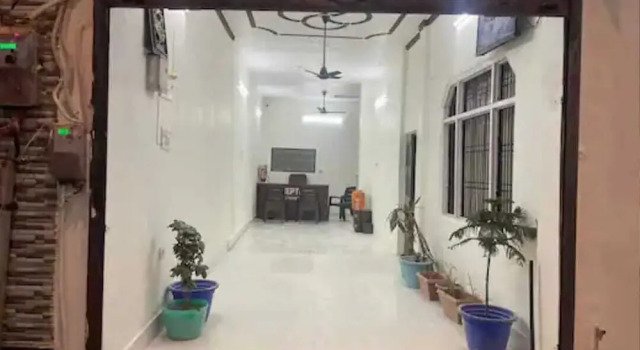 Shree Jee Home Stay, Забронировать Отель Отели Файзабада с парковкой, рядом с Железнодорожная станция Файзабад, Парковка