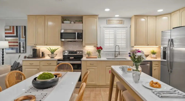 Коттедж Newly Renovated! 2-min Walk to the Beach The Coastal Cottage by Avantstay