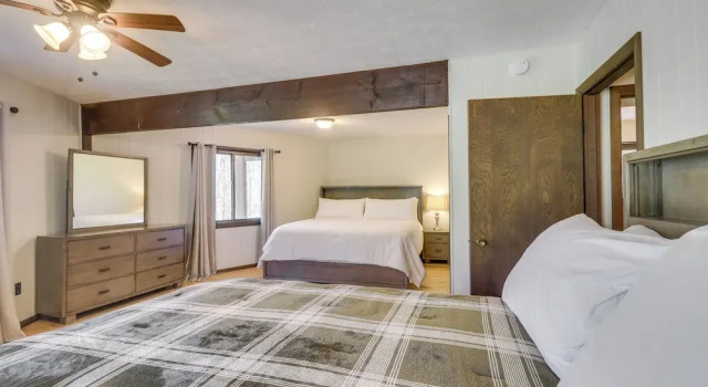 Коттедж с 5 комнатами Mcgaheysville Vacation Rental: Yard & Fire Pit!