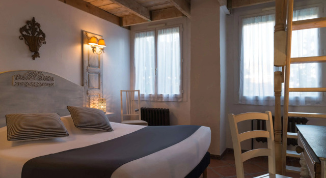 The Originals Boutique, Clair Hôtel, Martigues, Забронировать Отель Мартиг Étang de Berre