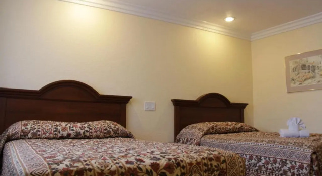 Четырёхместный номер Standard Inland Inn & Suites