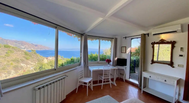 Полулюкс Residence Terra Rossa Taormina