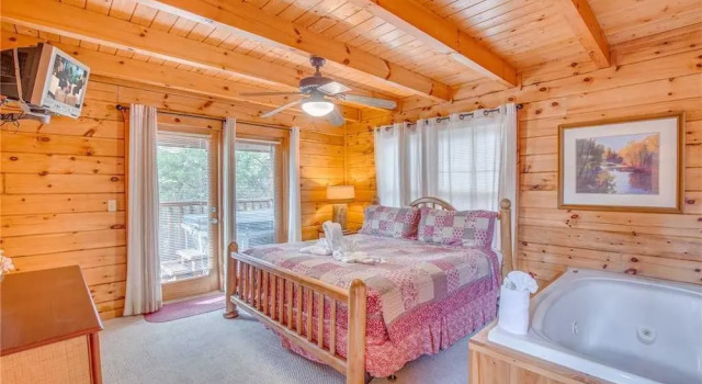 Dream Catcher II 1 Bedroom Home with Hot Tub